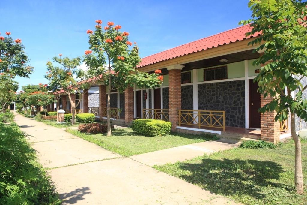 Vansana Plain Of Jars Hotel Muang Phônsavan Exterior foto
