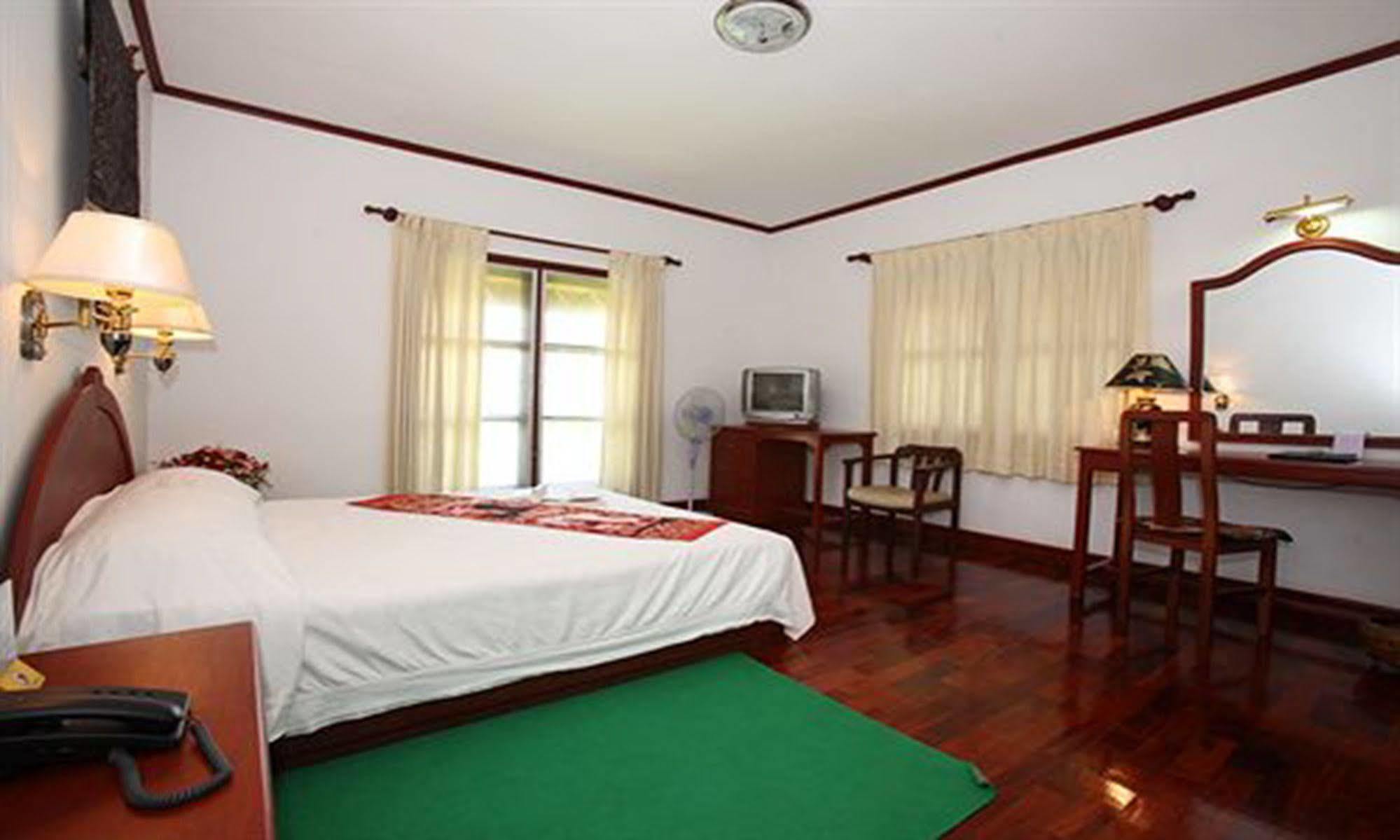 Vansana Plain Of Jars Hotel Muang Phônsavan Exterior foto